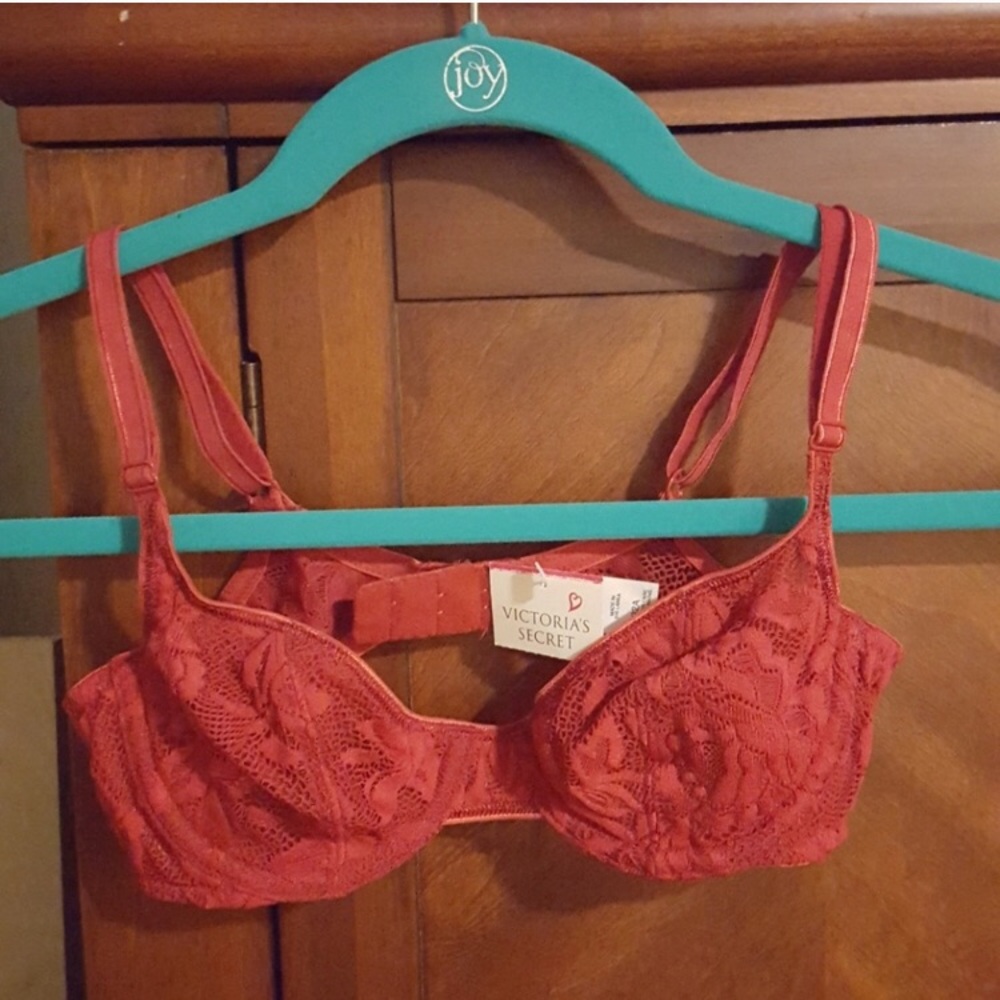 Victoria Secret Red Lace Demi Bra NWT 32A